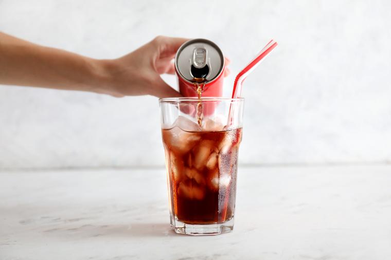 コーラを飲むと歯が溶けるって本当?